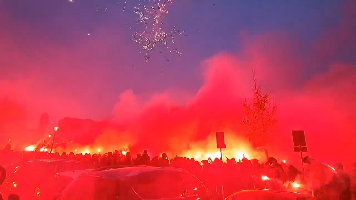 Warm Onthaal Voor Psv Fakkelzee In Eindhoven Na Zege Op Feyenoord