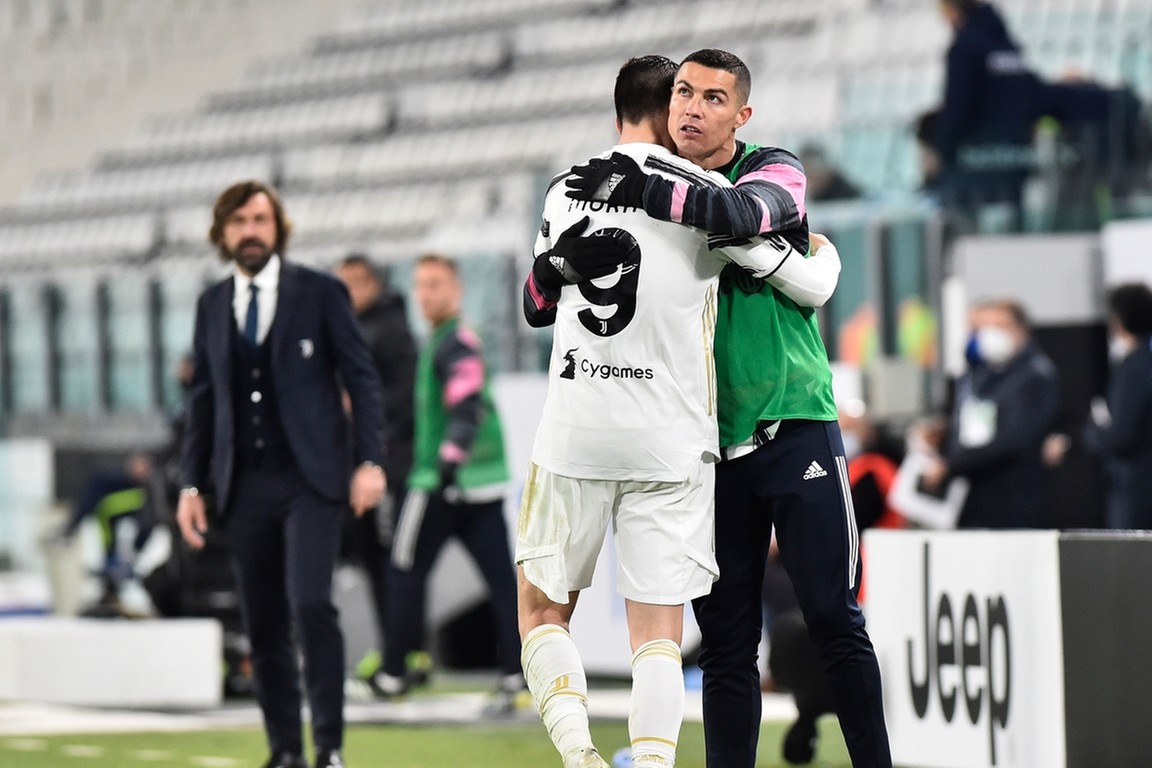 Riskante gok Pirlo pakt geweldig uit voor Juventus in Italiaanse kraker -  Voetbal International