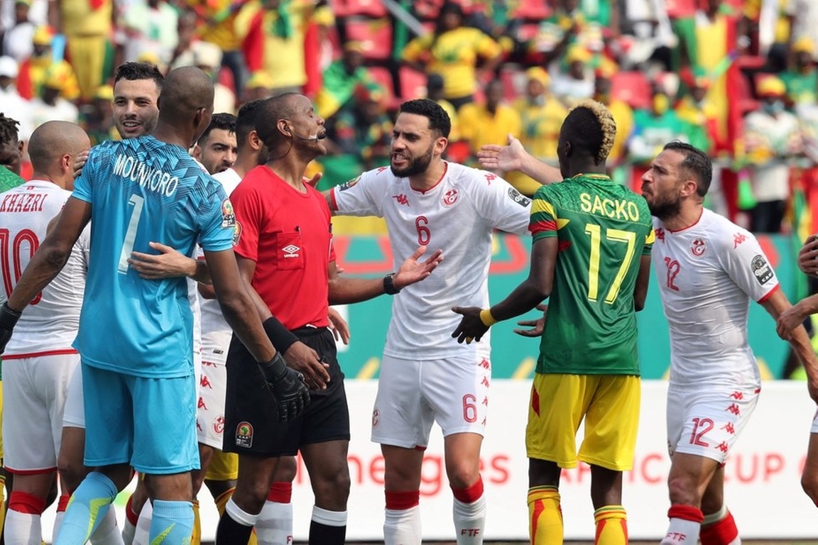 Veelbesproken Afrika Cup Arbiter Krijgt Belangrijke Rol Bij Marokko Gabon Voetbal International
