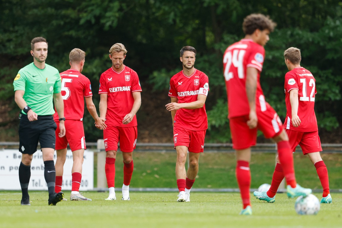 Voetbal Op Tv Op Deze Zender Kijk Je Naar De Start Van Het Europese Avontuur Van Twente