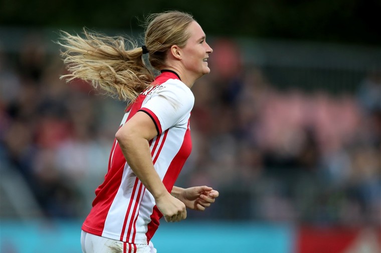 Ajax Vrouwen triomferen in historische wedstrijd Voetbal International